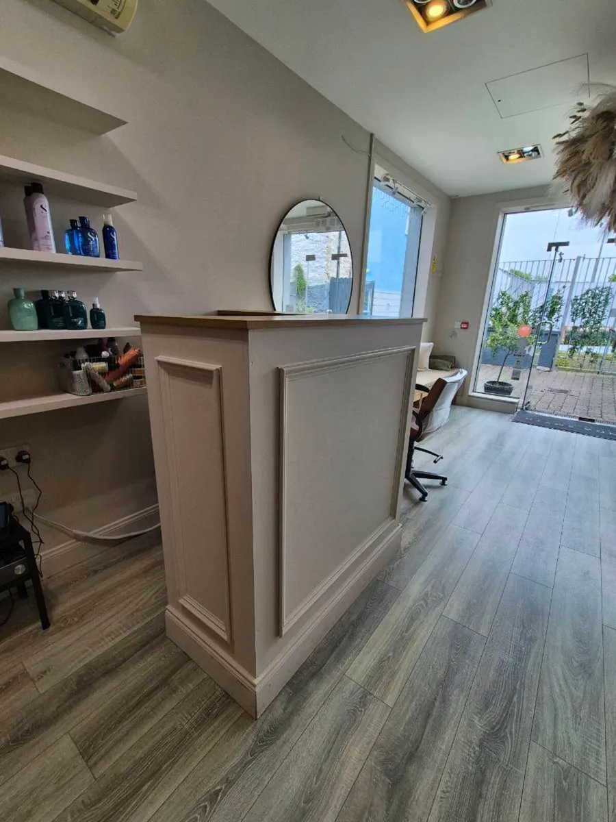 Salon Contents - Image 4