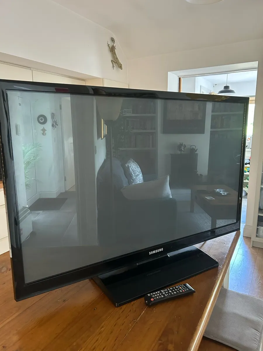 TV - Image 2
