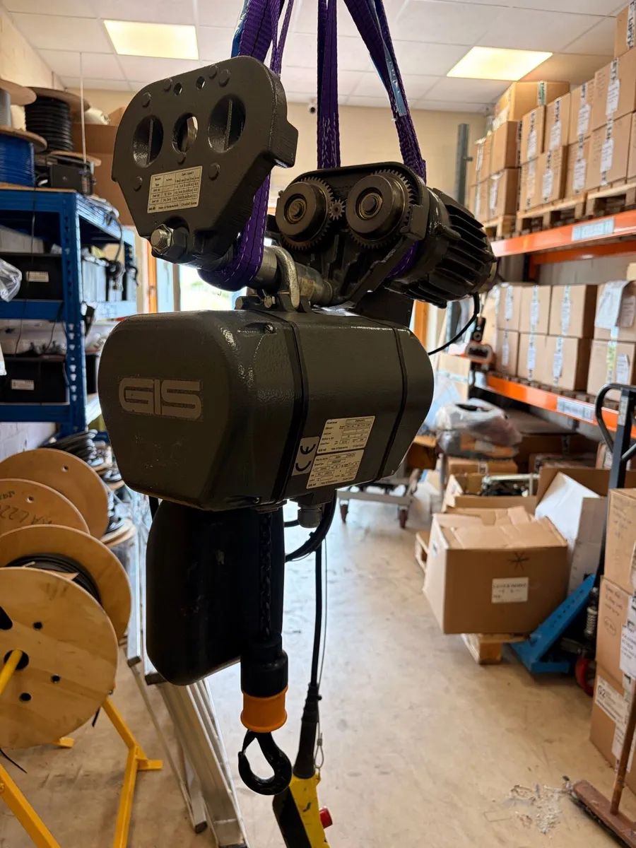 Hoist GIS 500kg with power travel trolley - Image 1