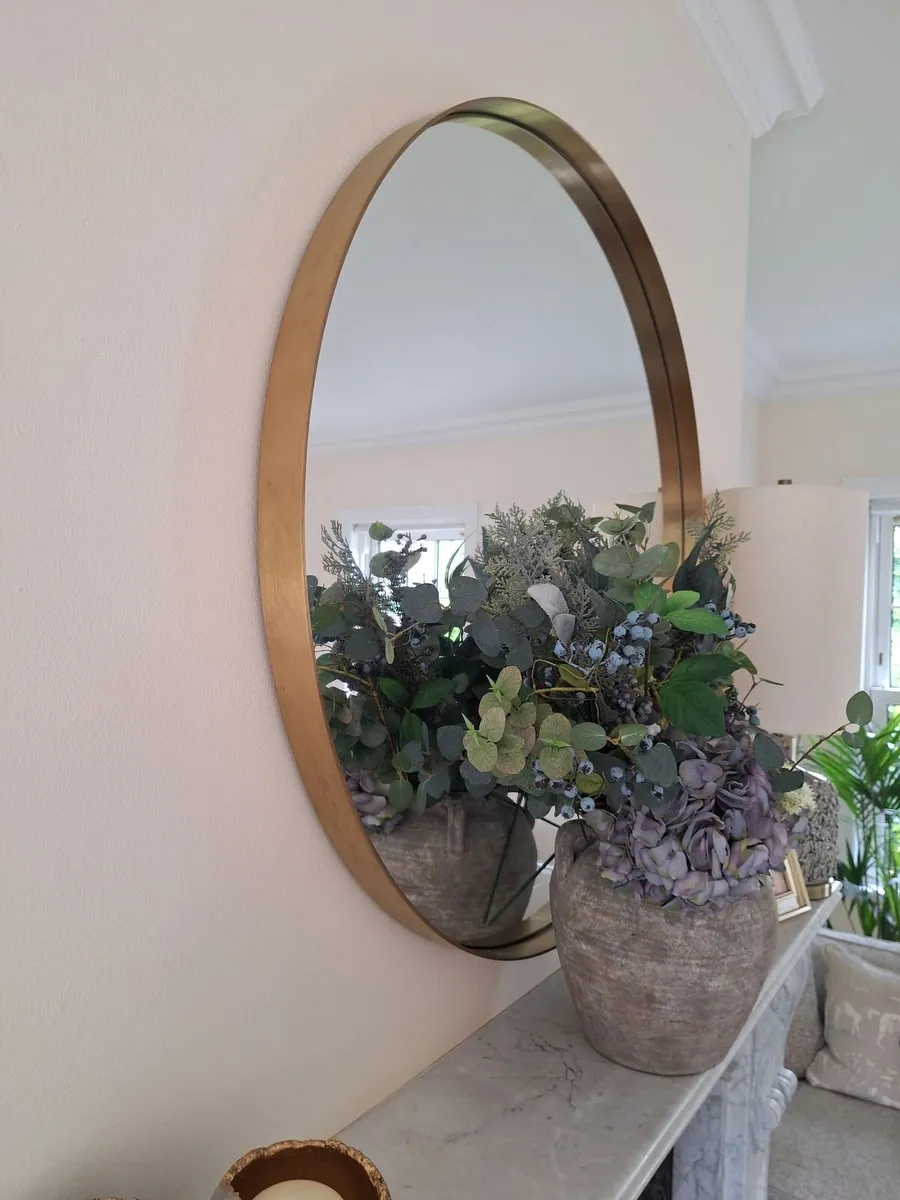 Large 100cm Round Brass Wall Mirror – Casey's - Image 3