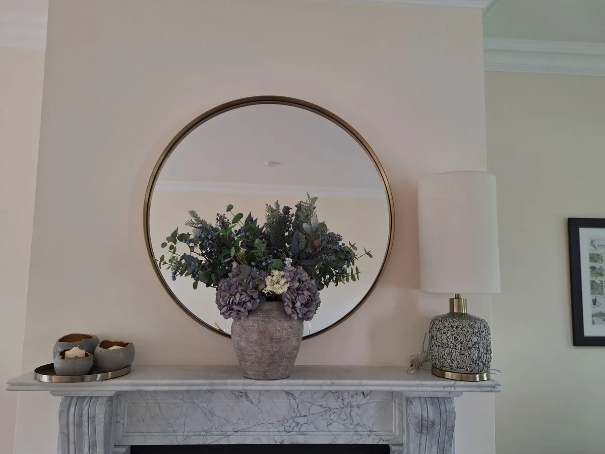 Large 100cm Round Brass Wall Mirror – Casey's - Image 4