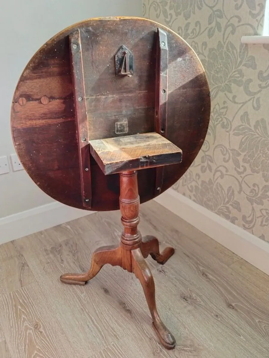 Antique round table for two - Image 1