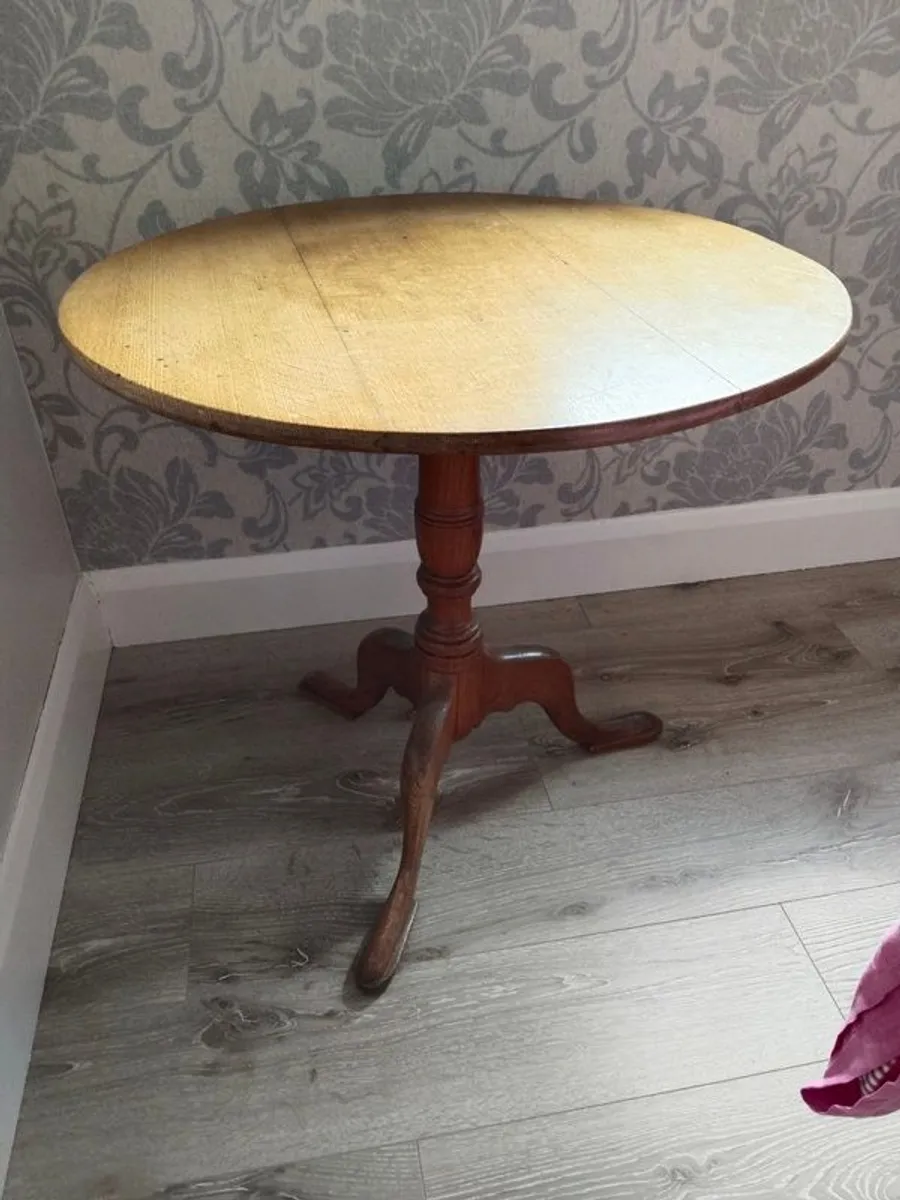 Antique round table for two - Image 2