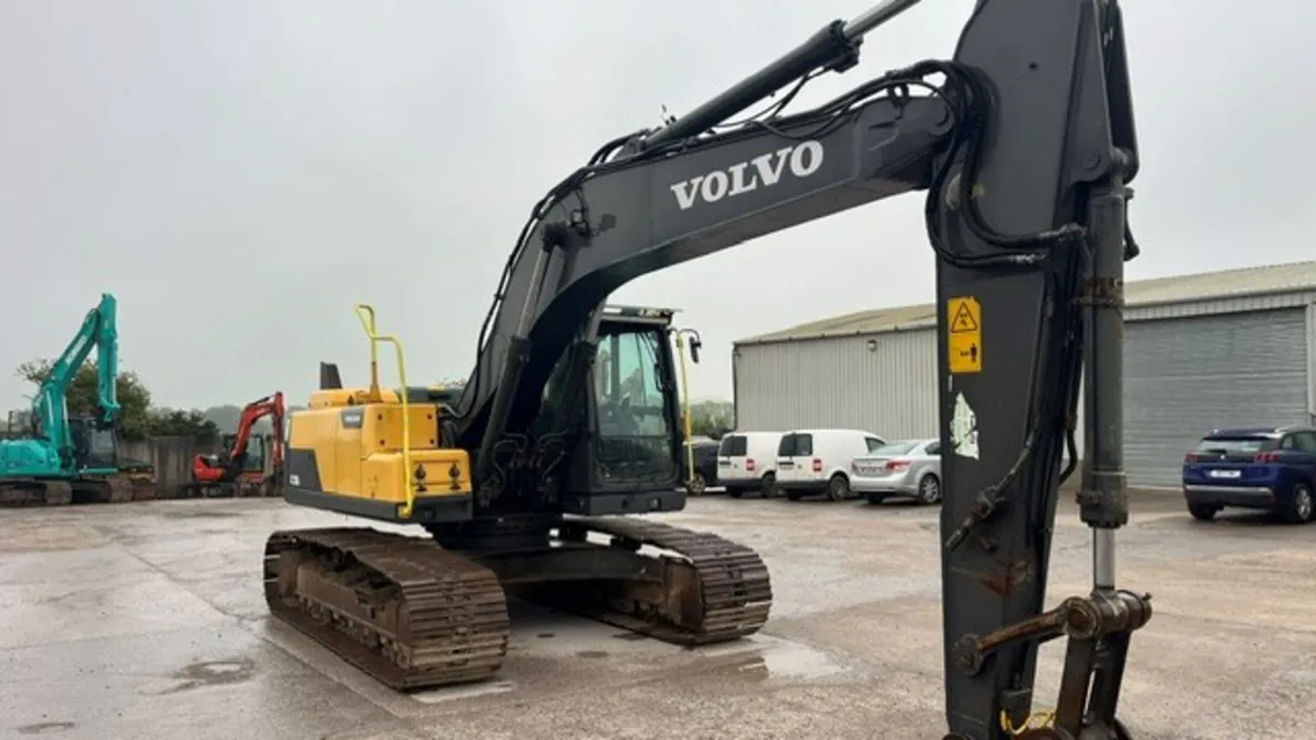 2013 Volvo EC220DL - Image 3