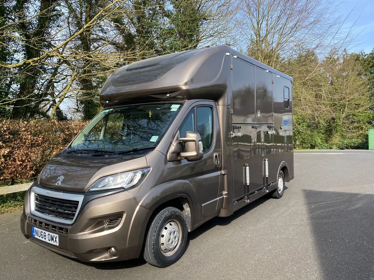 2026 coachbuilt 2 stall Horsebox - Image 1
