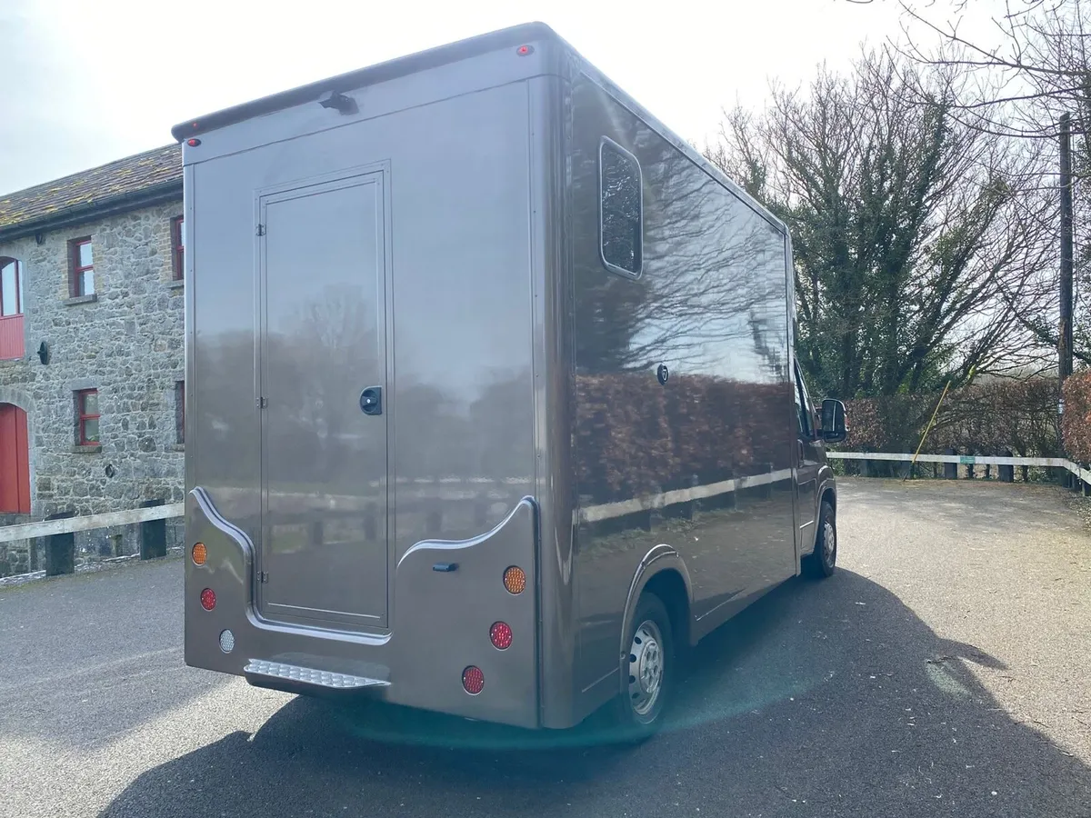 2026 coachbuilt 2 stall Horsebox - Image 4