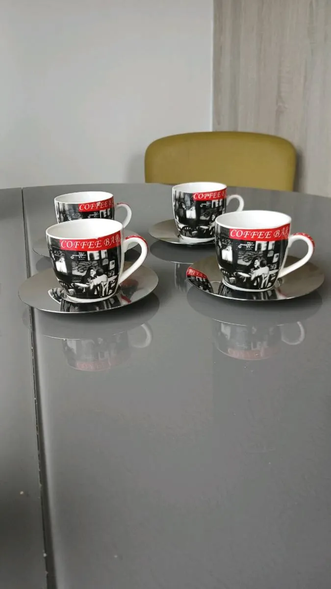 Coffee cup with stainless steel saucers