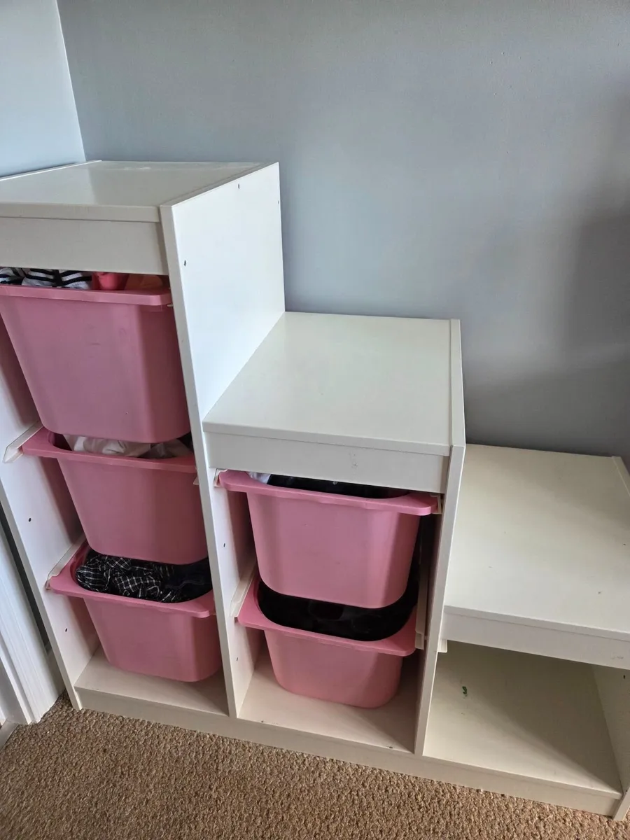 Unit with boxes