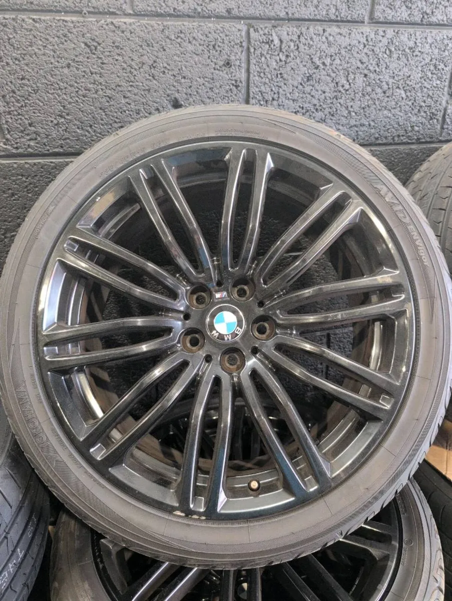 BMW G30 ALLOYS AND TYRES - Image 1