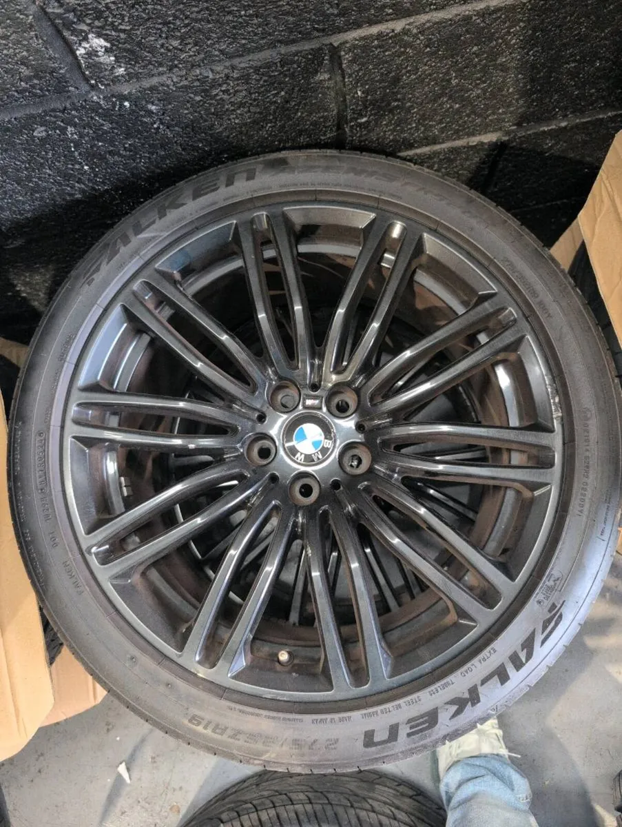 BMW G30 ALLOYS AND TYRES - Image 3