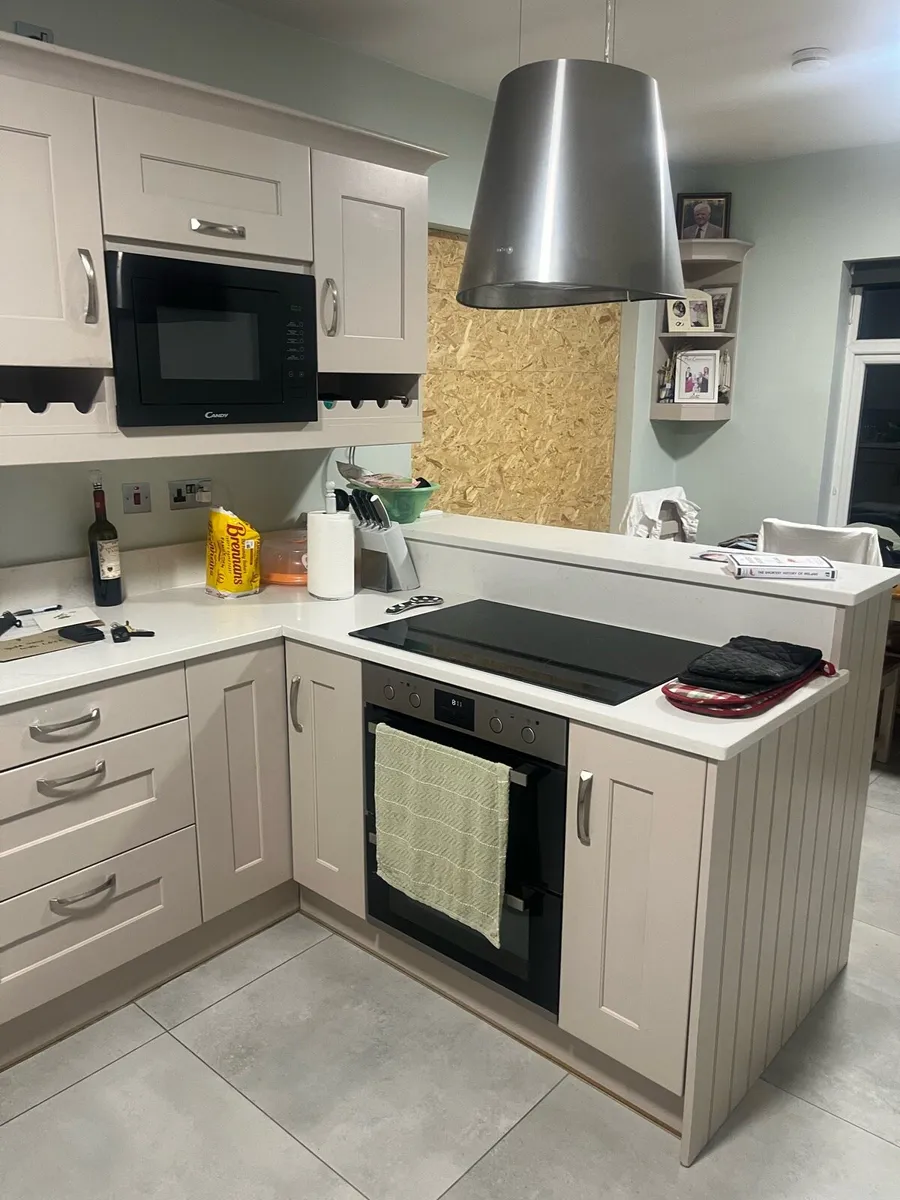 Kitchen units, worktop and pantry - Image 2