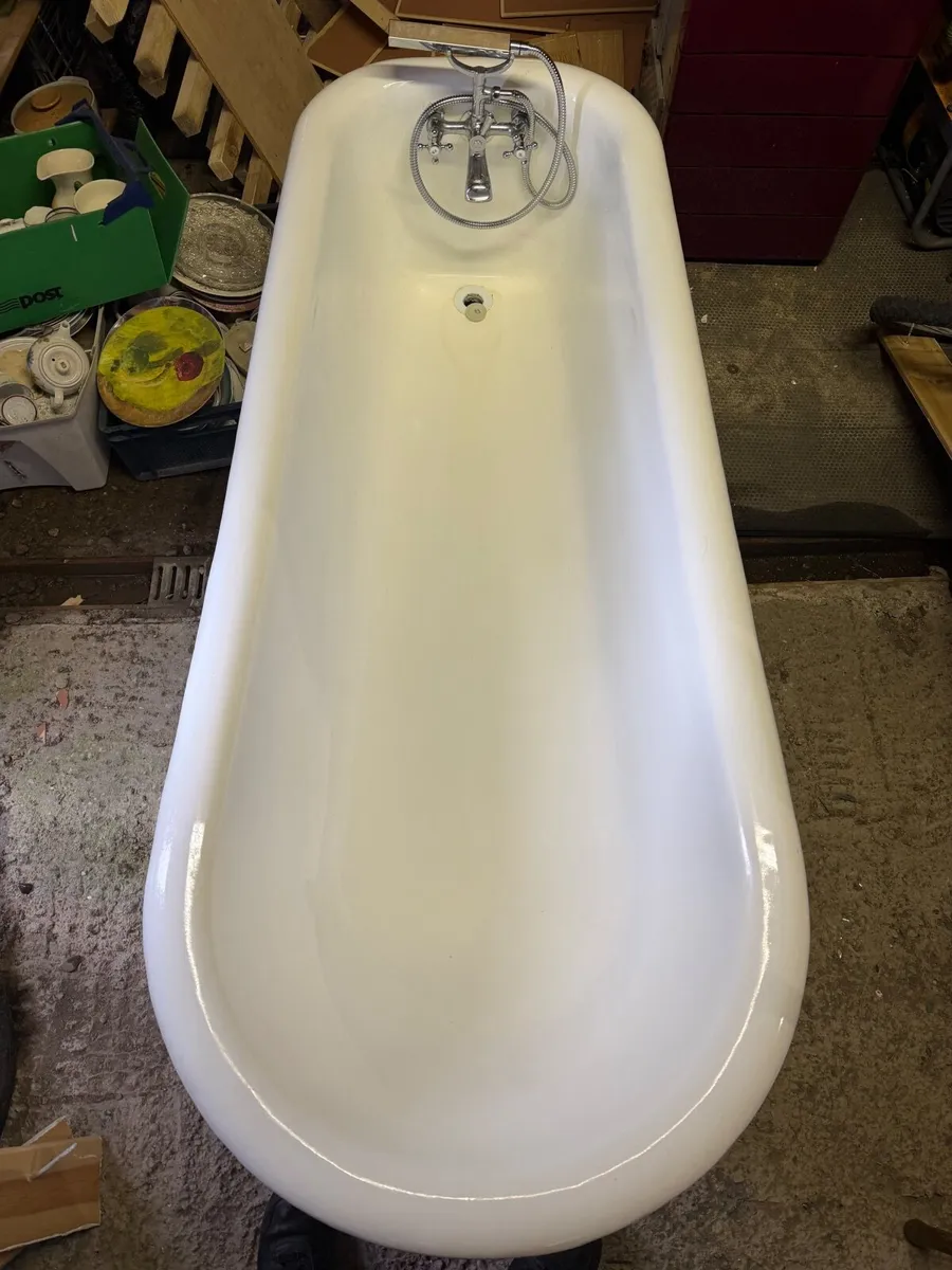 Traditional Cast Iron Roll Top Freestanding Bath - Image 1