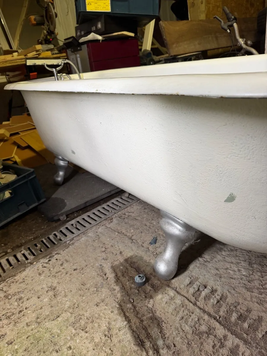 Traditional Cast Iron Roll Top Freestanding Bath - Image 4