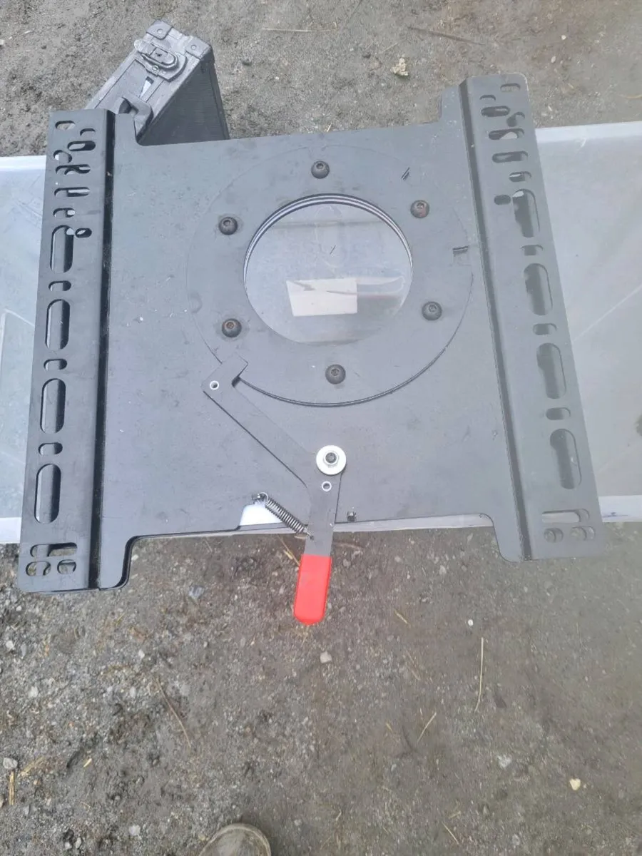 Camper van swivel seat base - Image 1