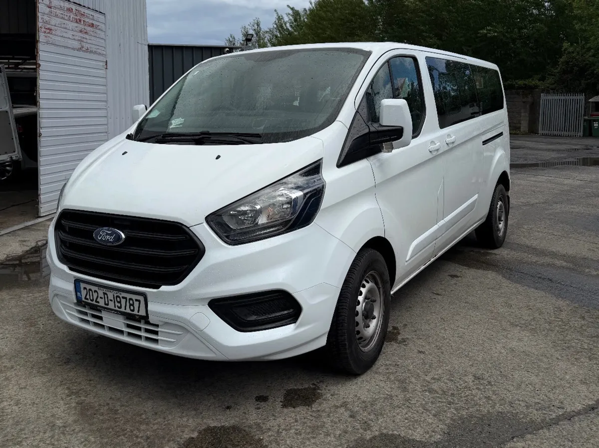 202 Ford Transit Custom 9 Seater