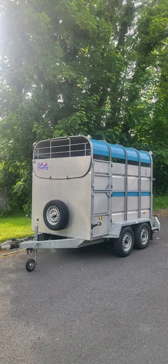 Cattle trailer. - Image 1