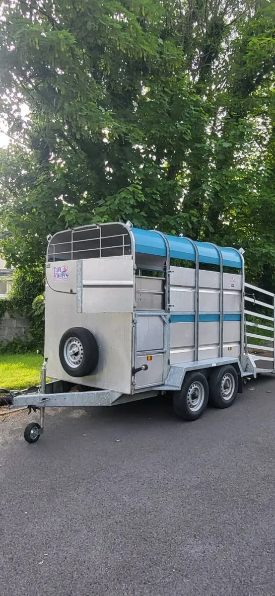Cattle trailer. - Image 1