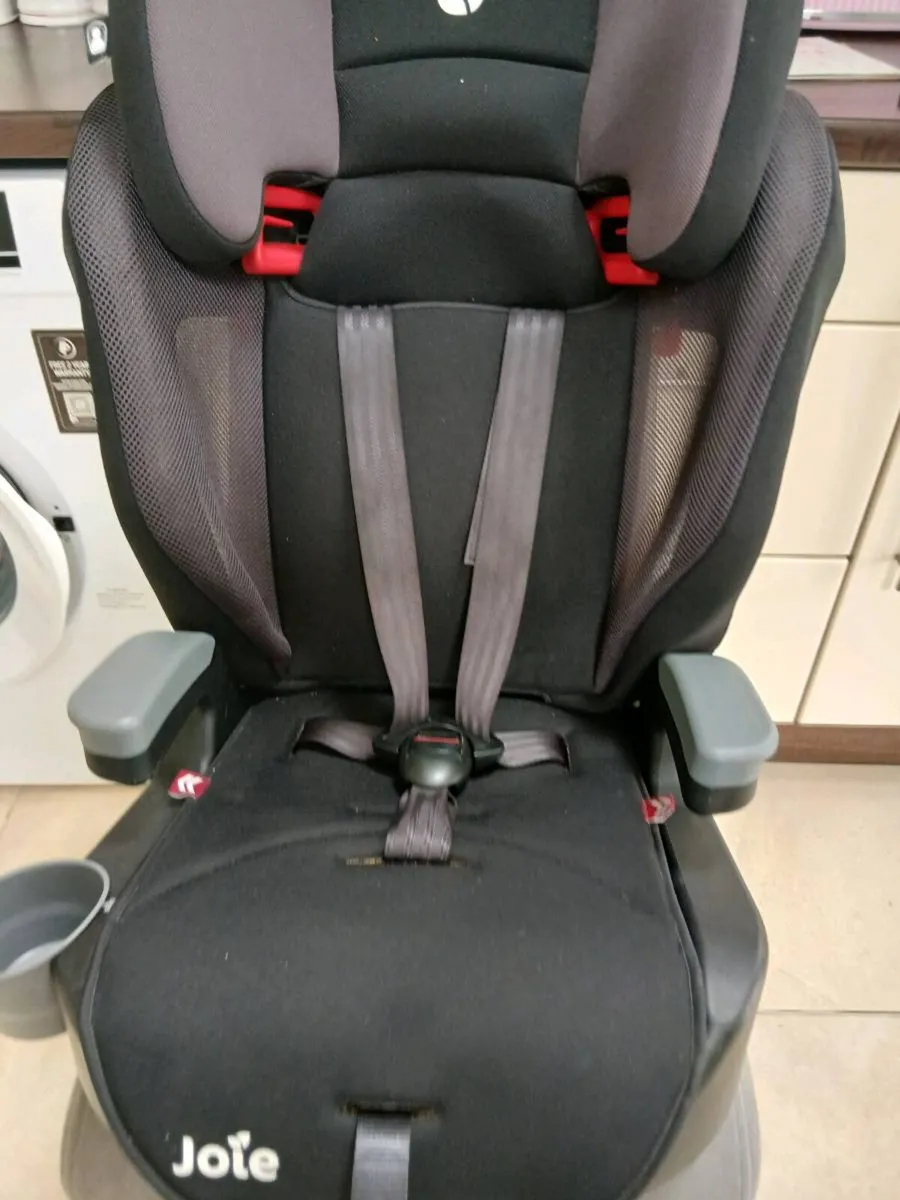 JOIE CHILDS CAR SEAT - Image 1