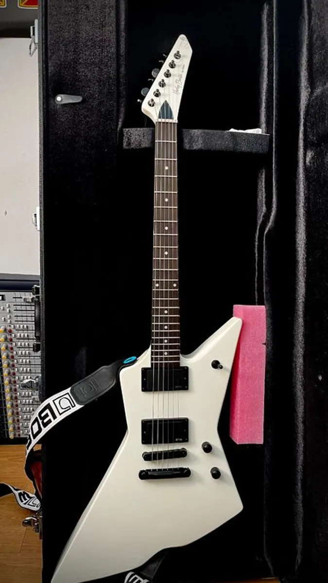 Harley Benton EX-84 Modern EMG VW, INCLUDING Thomann Hard Case - Image 1