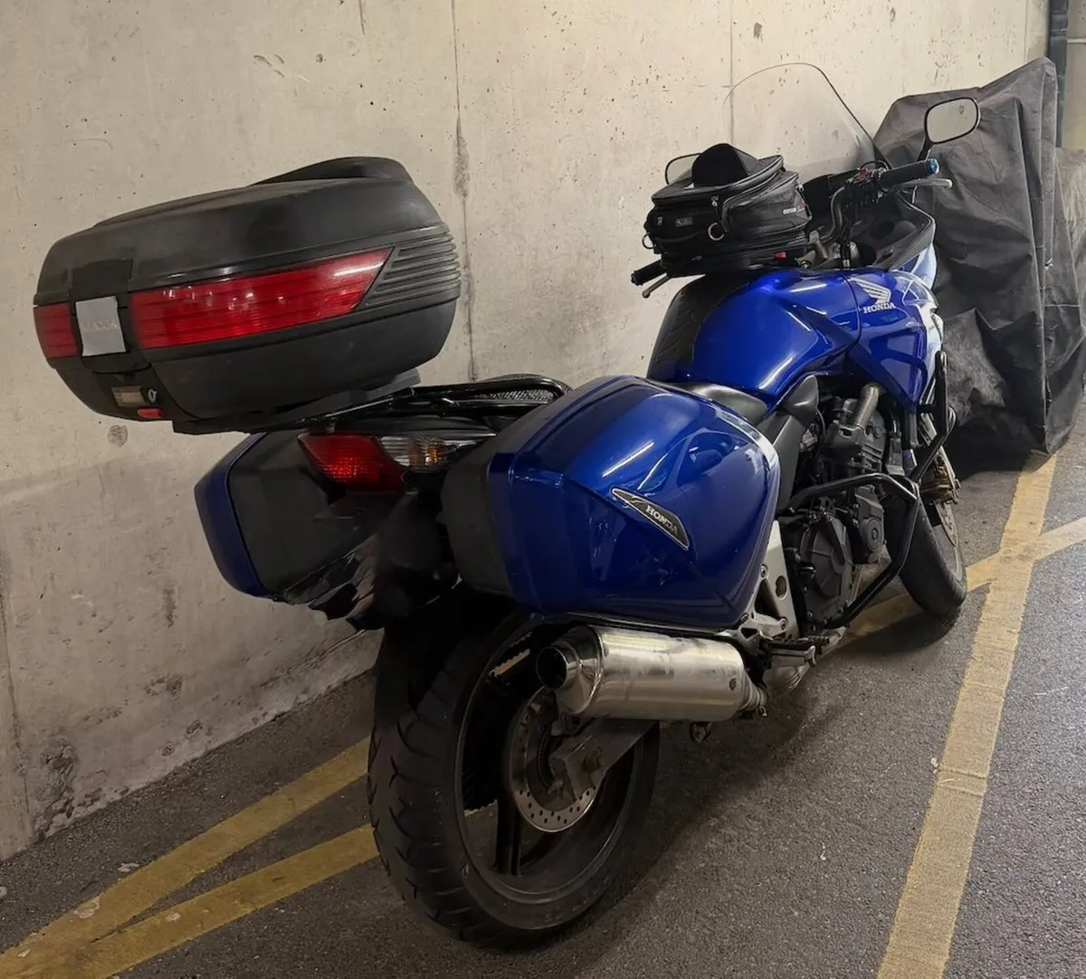 Honda CBF 2006 - include the accessories and lock - Image 1