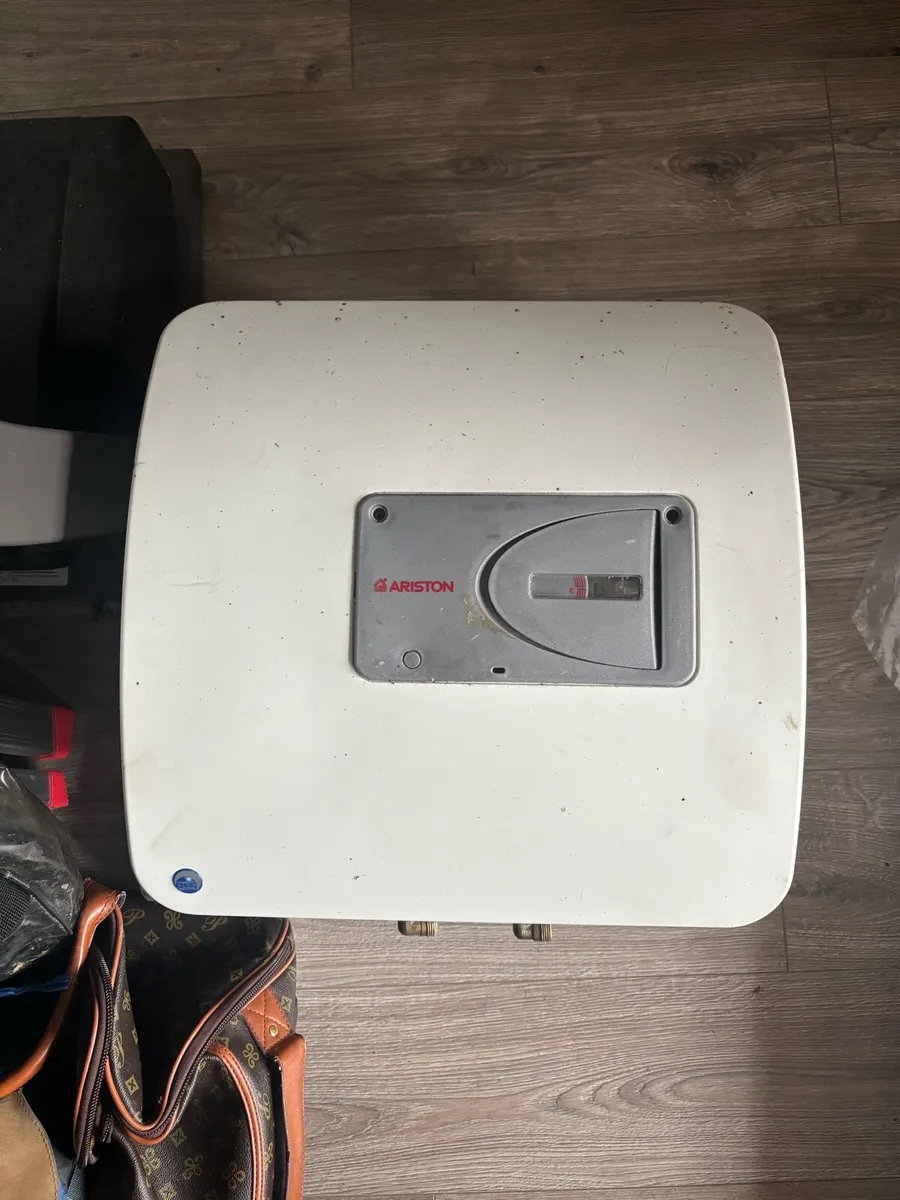 Ariston 30L Electric Water Heater - Image 1