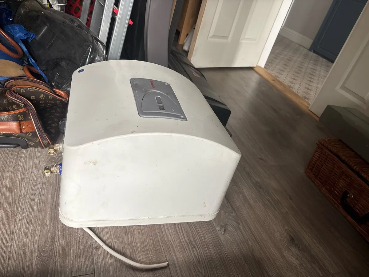 Ariston 30L Electric Water Heater - Image 4