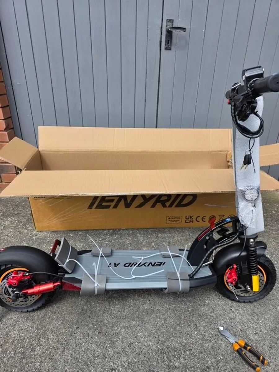 electric scooter , brand new , 6 months warranty, ienyrid  A1 - Image 1