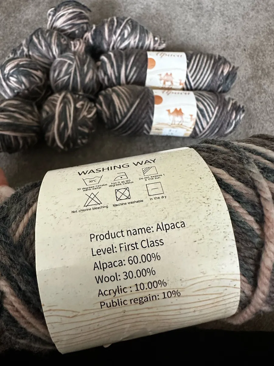60% alpaca 30% wool yarn with gradient - Image 1