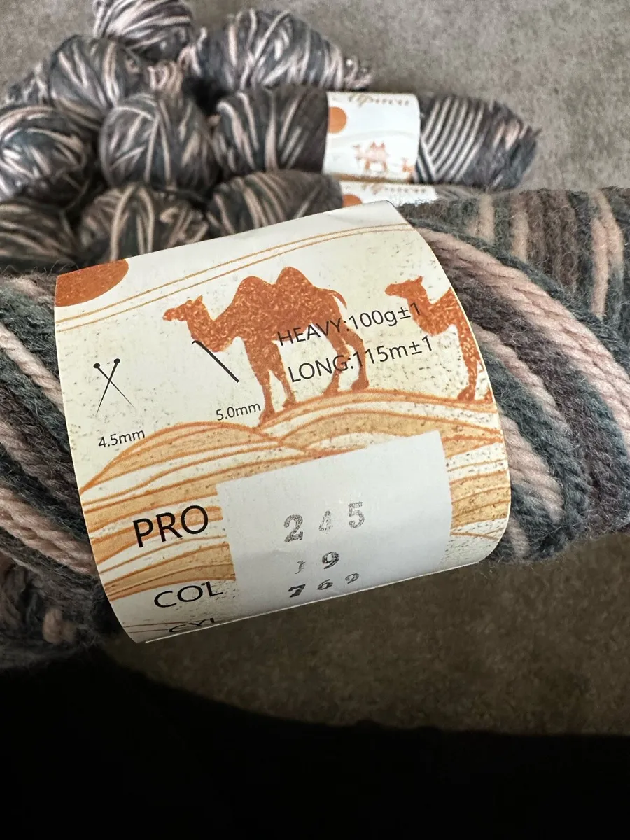 60% alpaca 30% wool yarn with gradient - Image 2