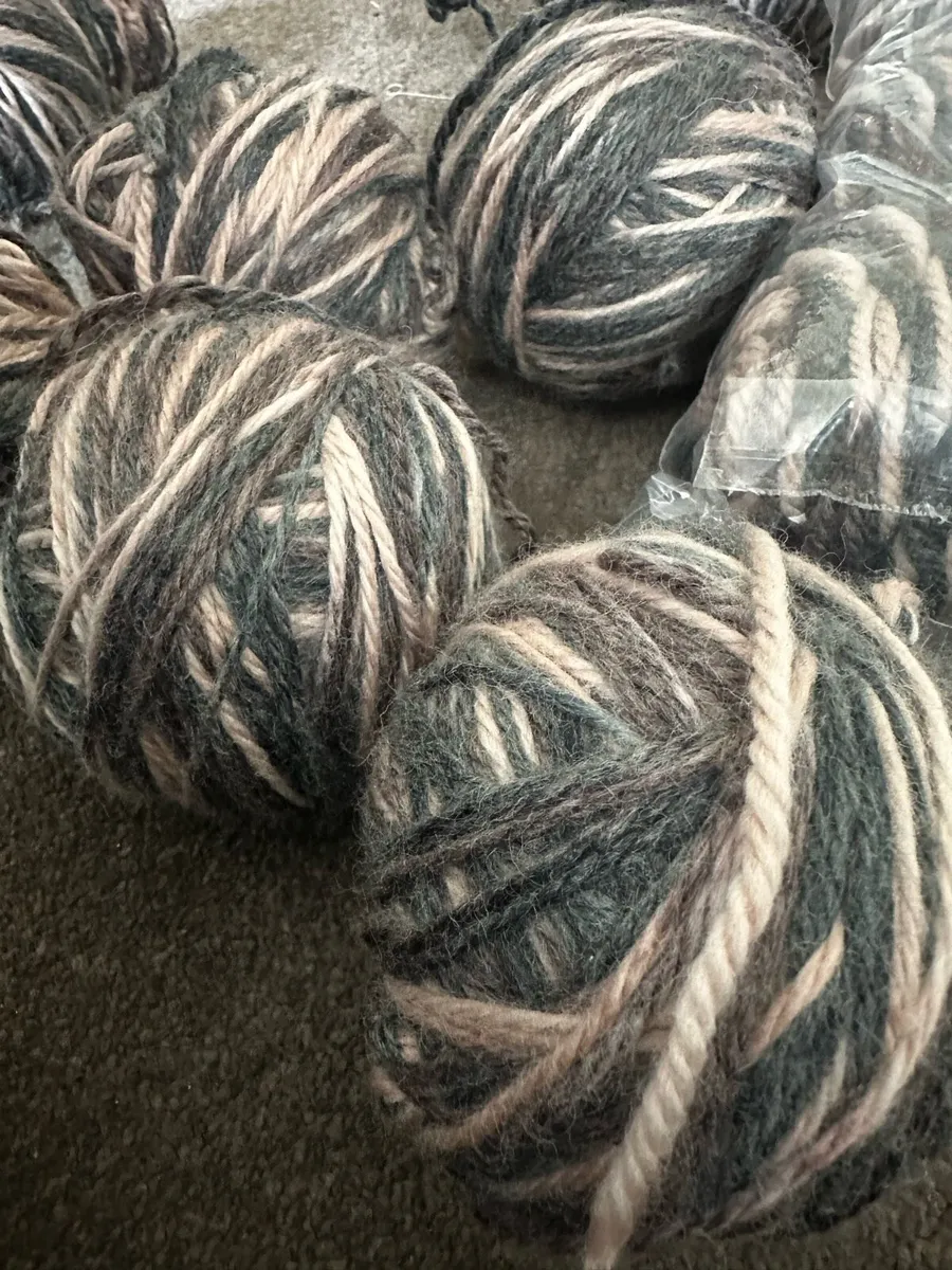 60% alpaca 30% wool yarn with gradient - Image 3