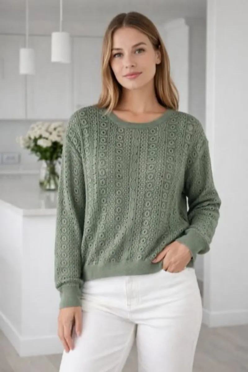 Ladies Top/Jumper: Size 8 - Image 1