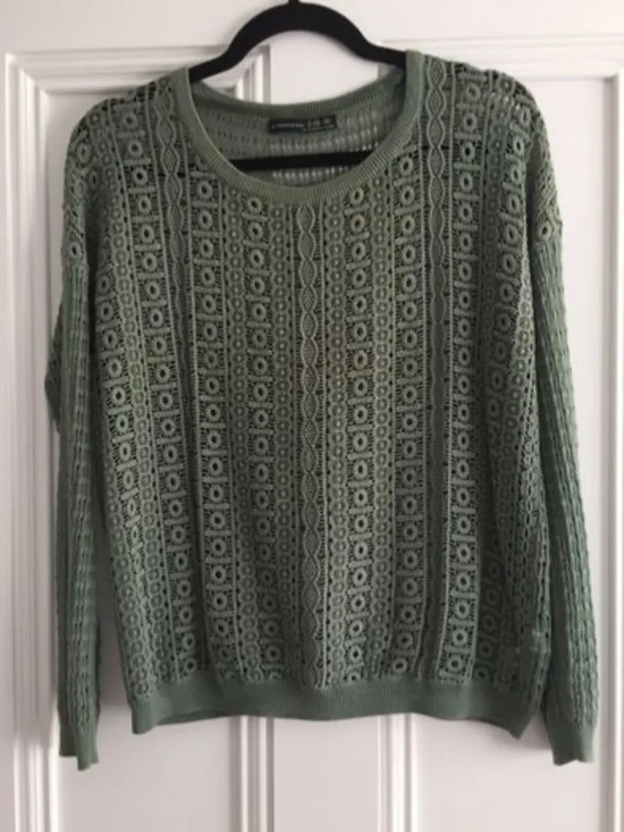 Ladies Top/Jumper: Size 8 - Image 2