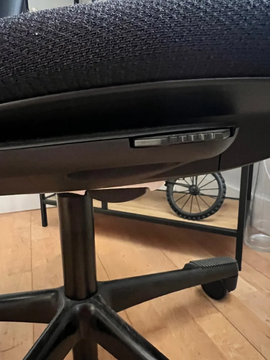 HAG Futu 1100 Ergonomic chair - Image 4