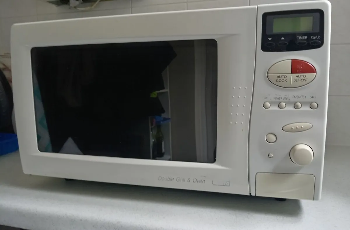 Sharp Microwave Grill & Oven 900w - Image 2
