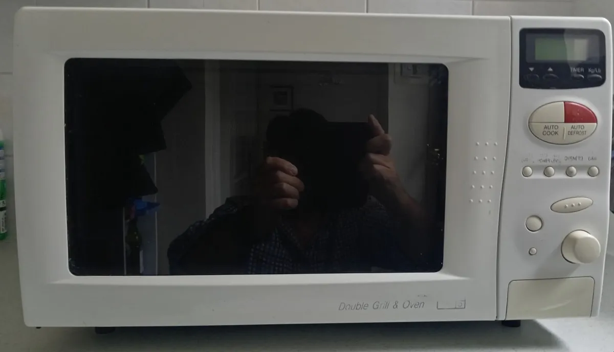 Sharp Microwave Grill & Oven 900w - Image 1