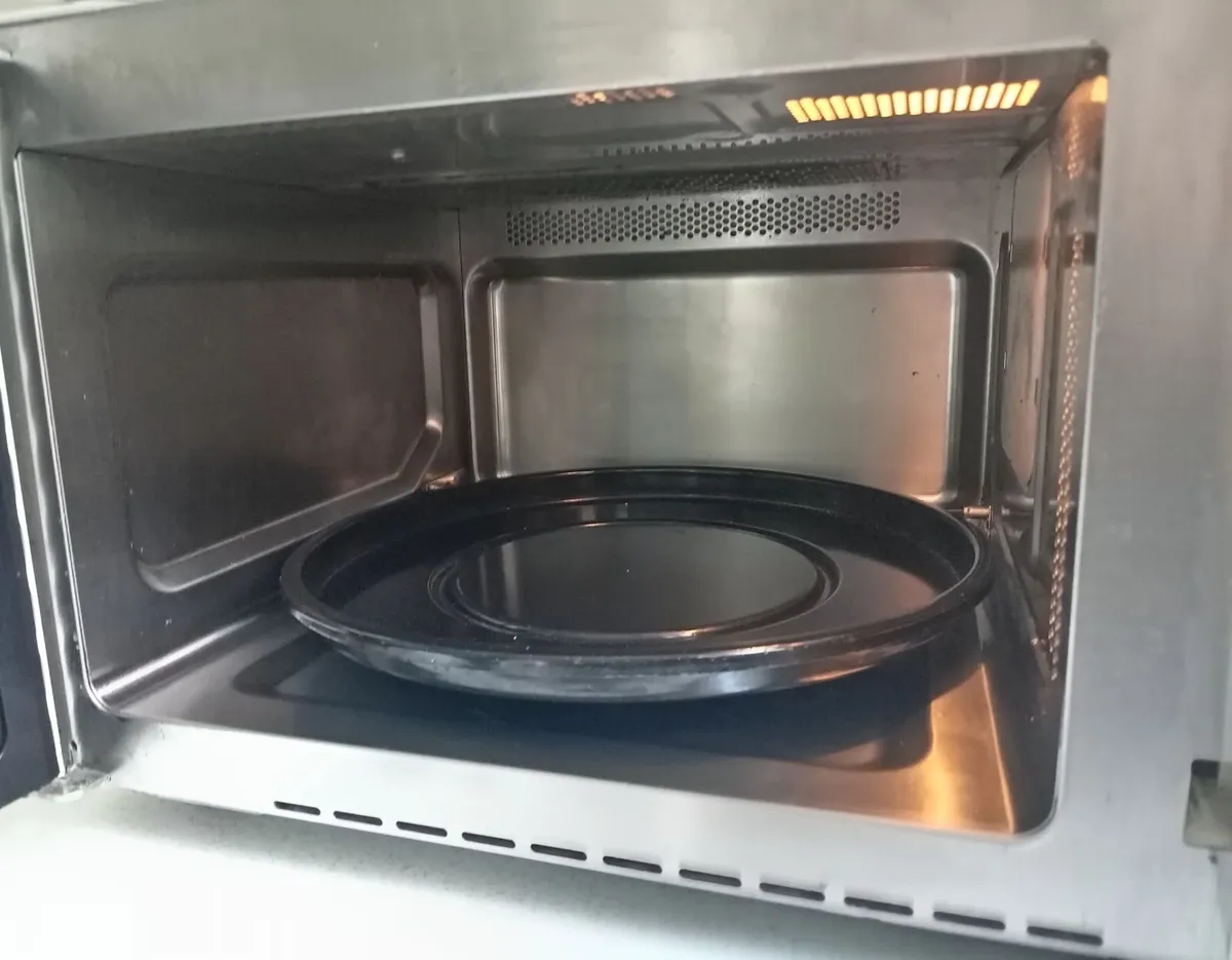 Sharp Microwave Grill & Oven 900w - Image 4