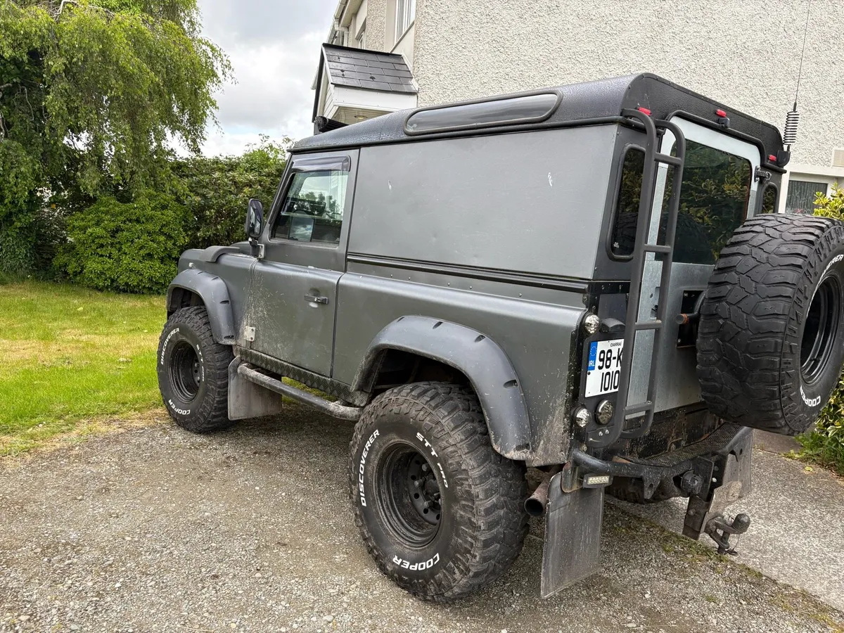 Land Rover - Image 3