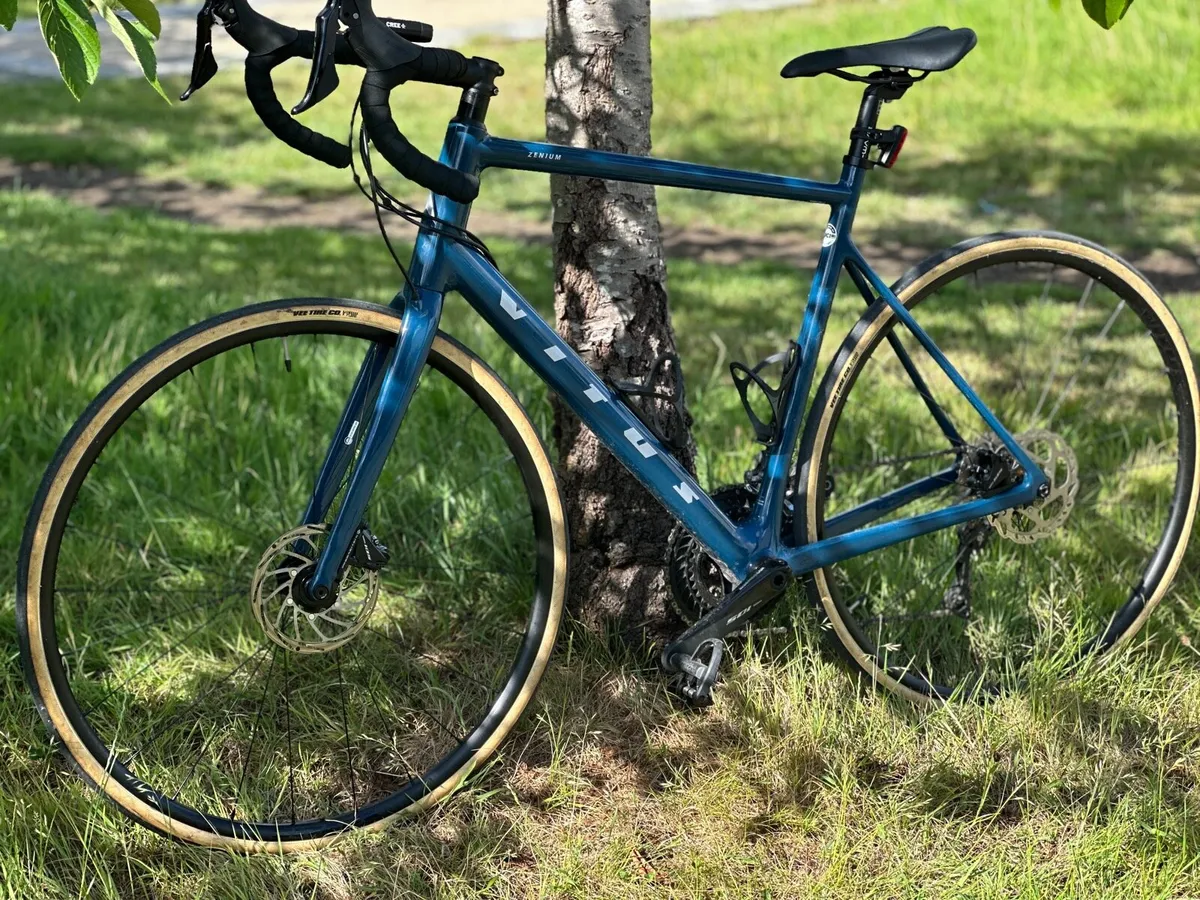 Carbon Fiber Road Bike - Image 1