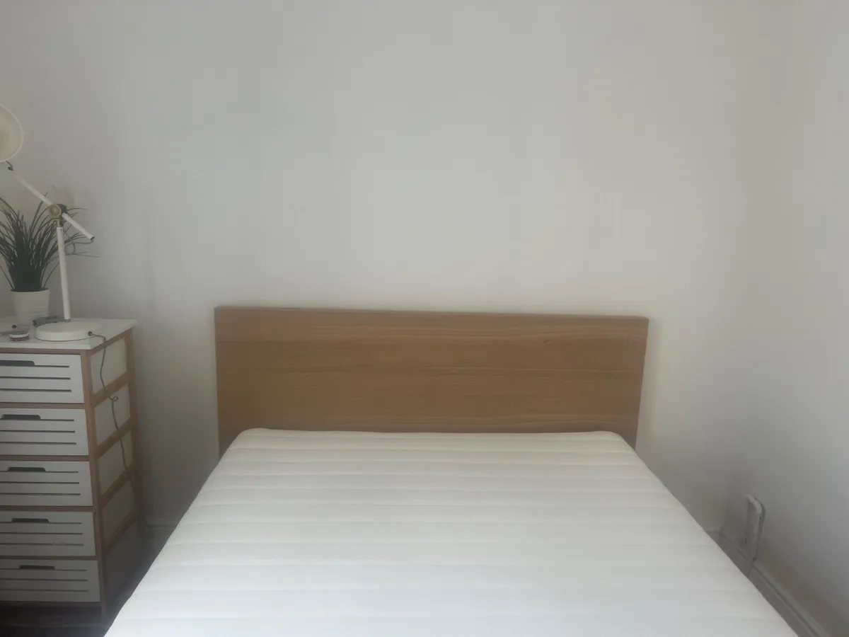 Bed - Image 1