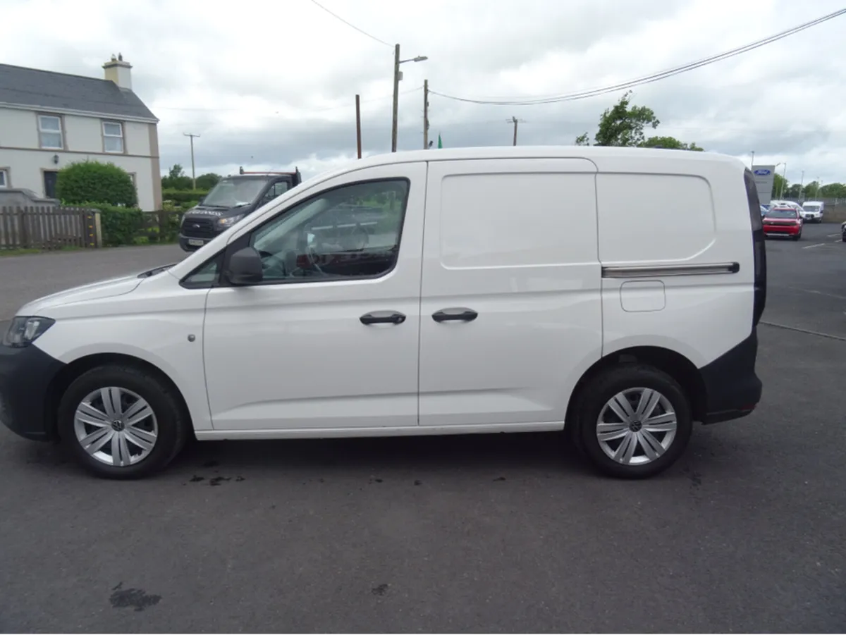 Volkswagen Caddy CARGO TDI 75HP MANUAL 6SPEED FWD - Image 3
