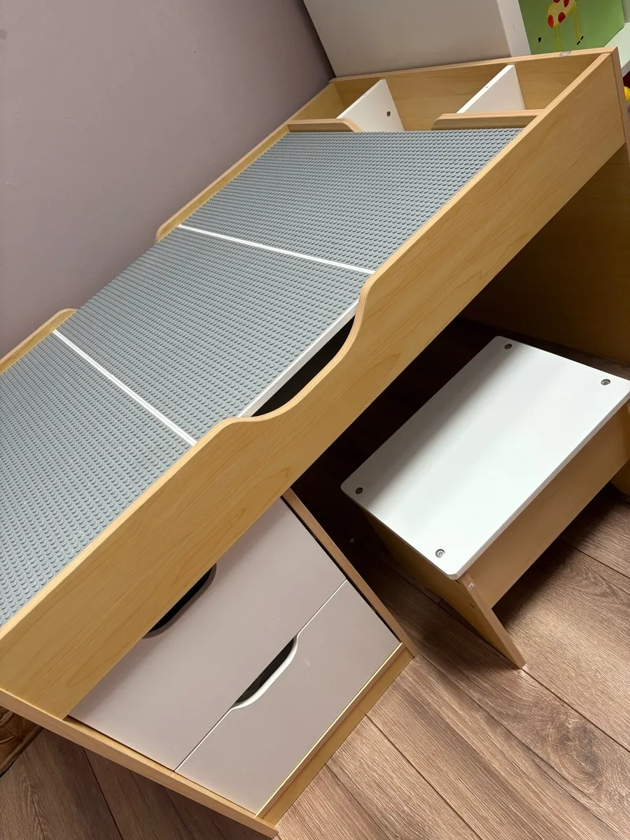 Lego table - Image 1