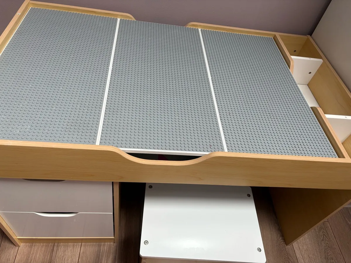 Lego table - Image 3