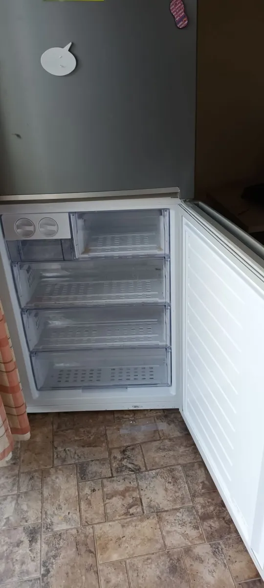 Fridge and freezer - Image 3