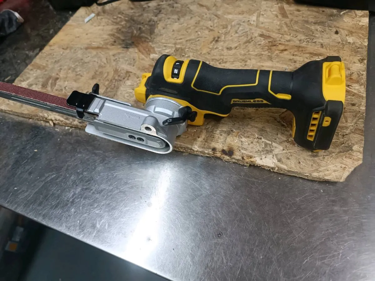 DeWalt dcn 200 sander. Brand new