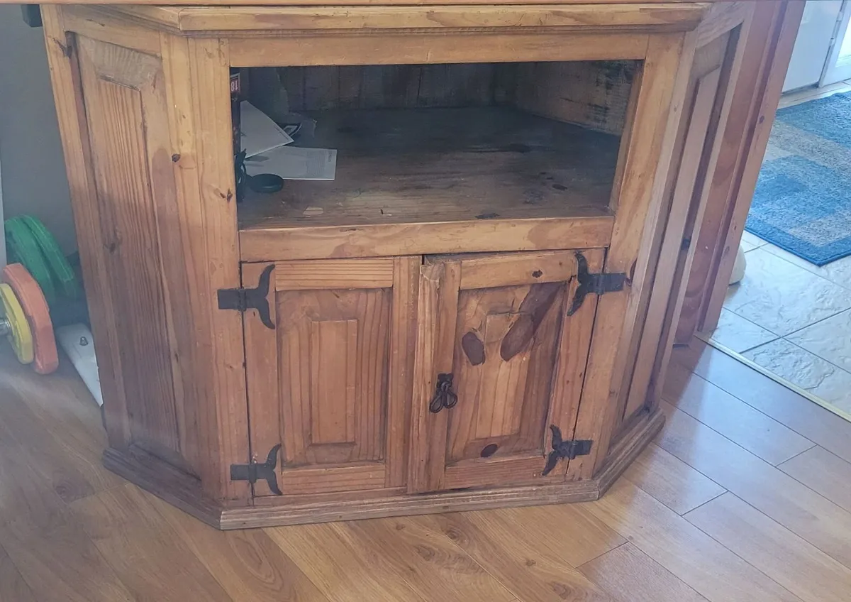Corner TV Unit