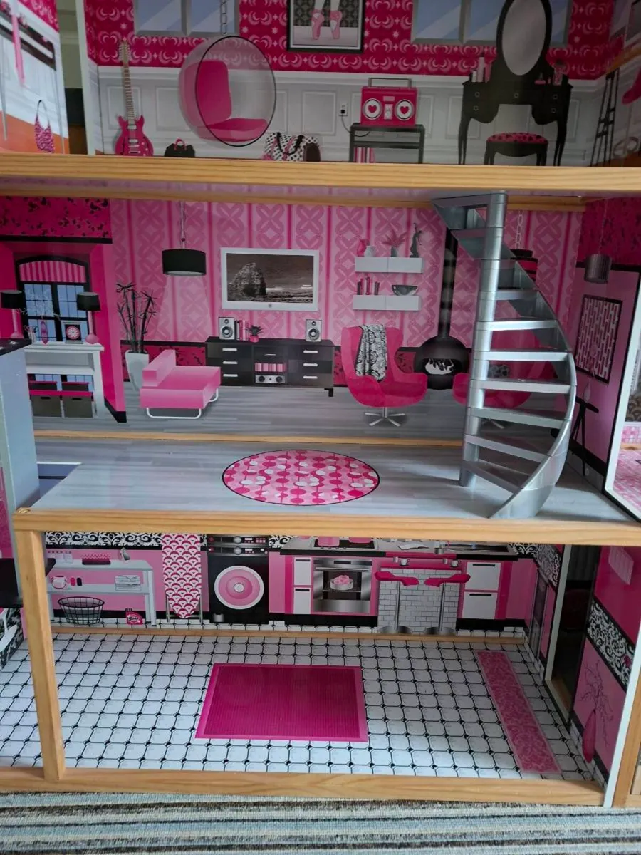 Extra Large 4 Storey Wooden Dolls House - Image 4