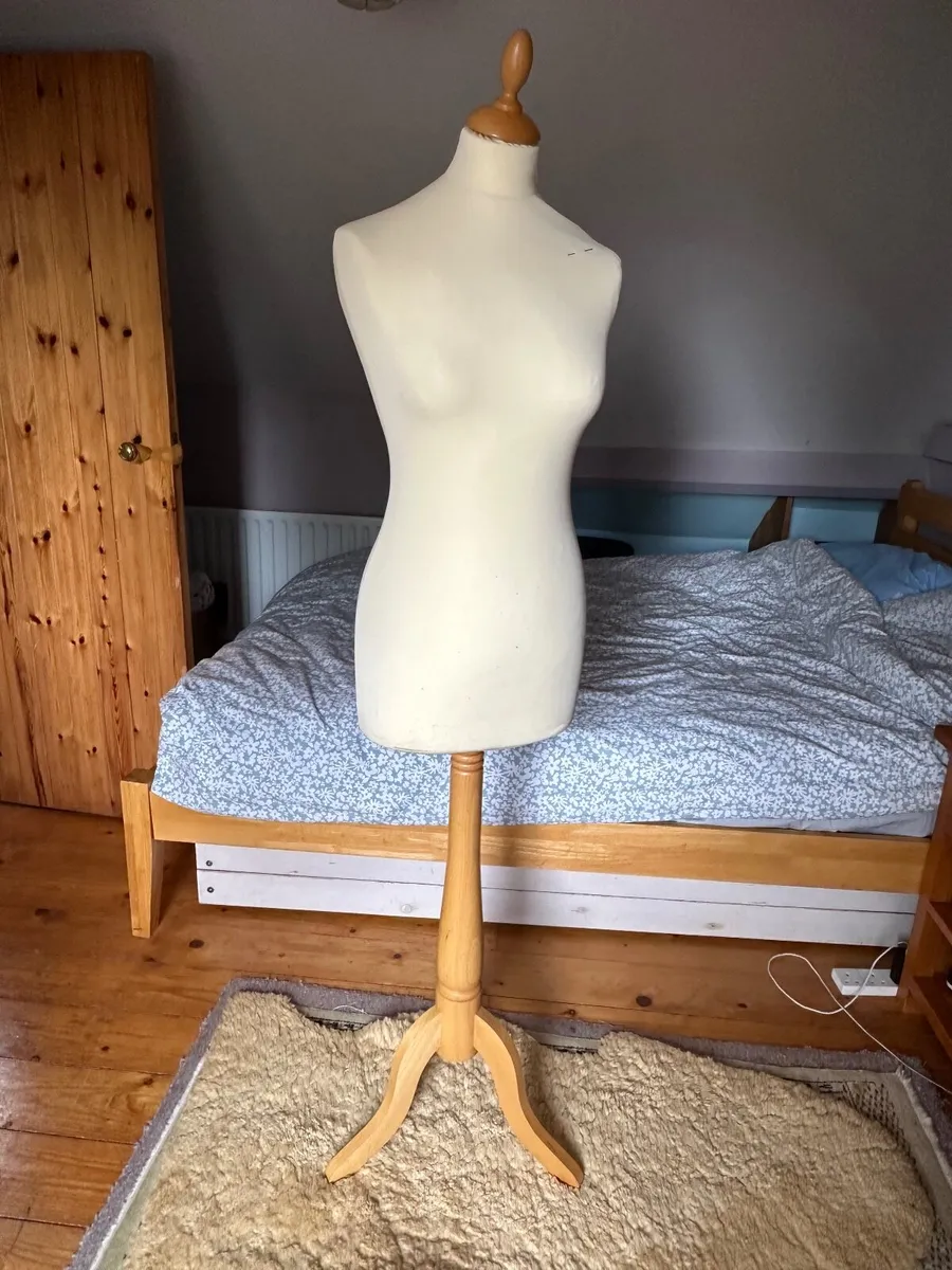Full size tailors manakin - Image 1