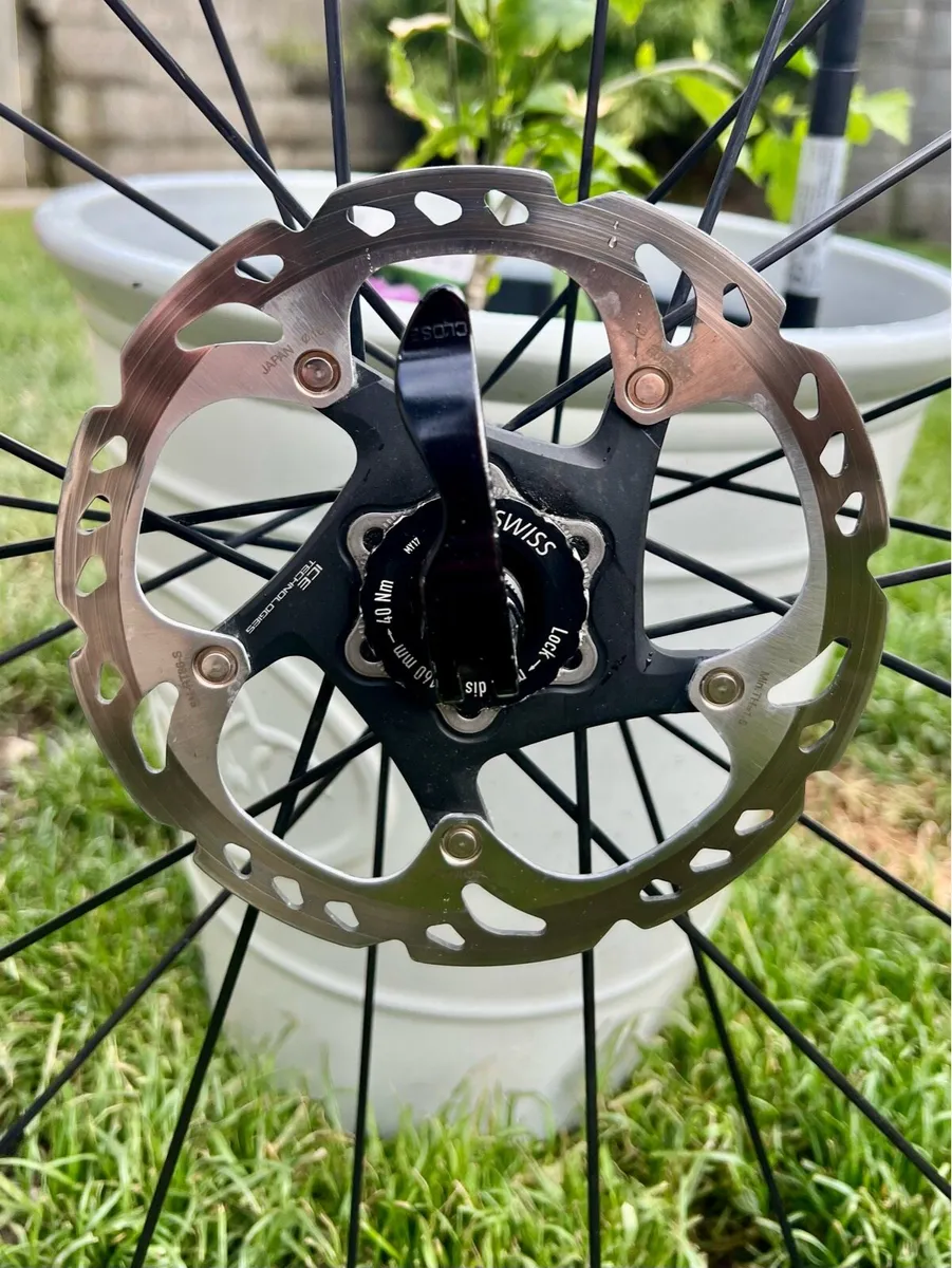 DT Swiss e1800 spline wheelset - Image 4
