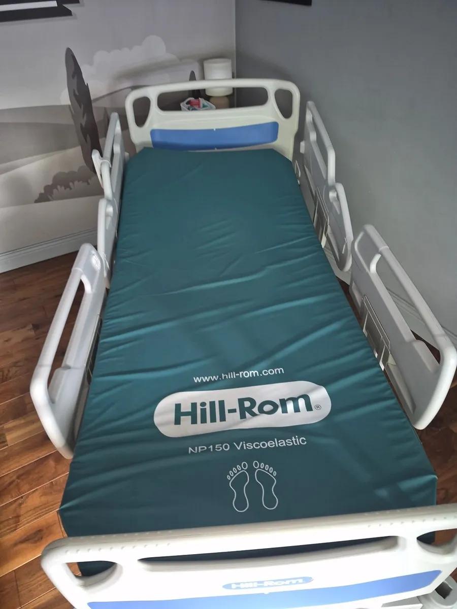 Medical bed - Image 1