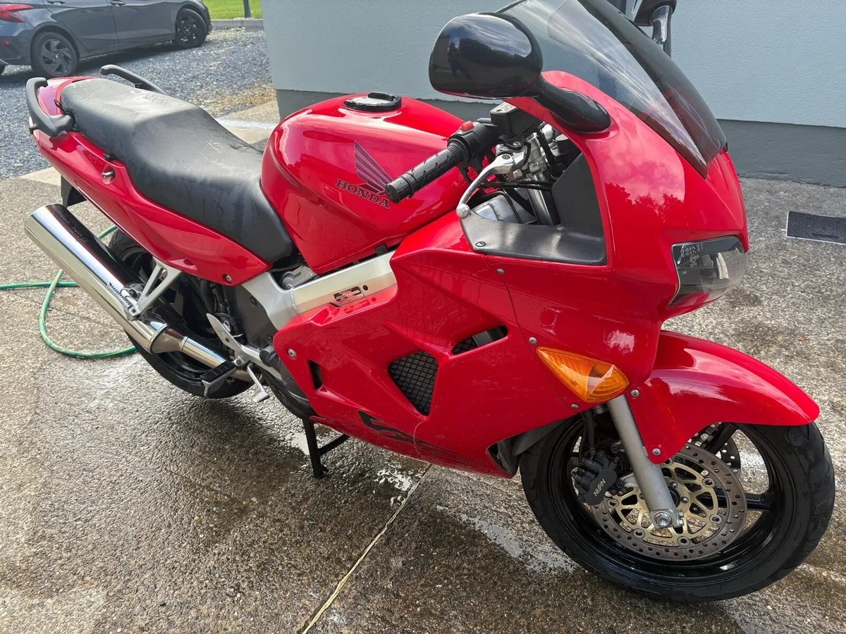Honda VFR 800 fi 19k miles - Image 2